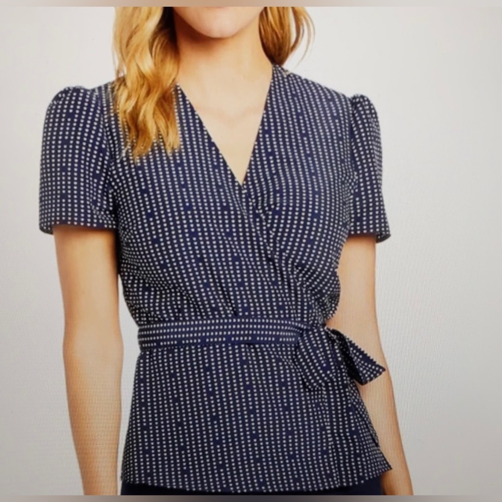 Draper James hearts blouse nautical navy and white blouse
size 4 Valentine’s Day